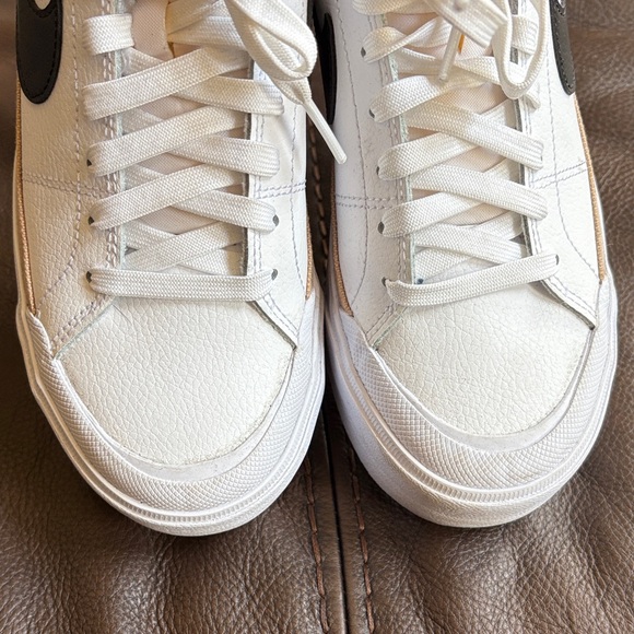 Nike White and Black Sneakers with Tan Detail - Picture 5 of 5